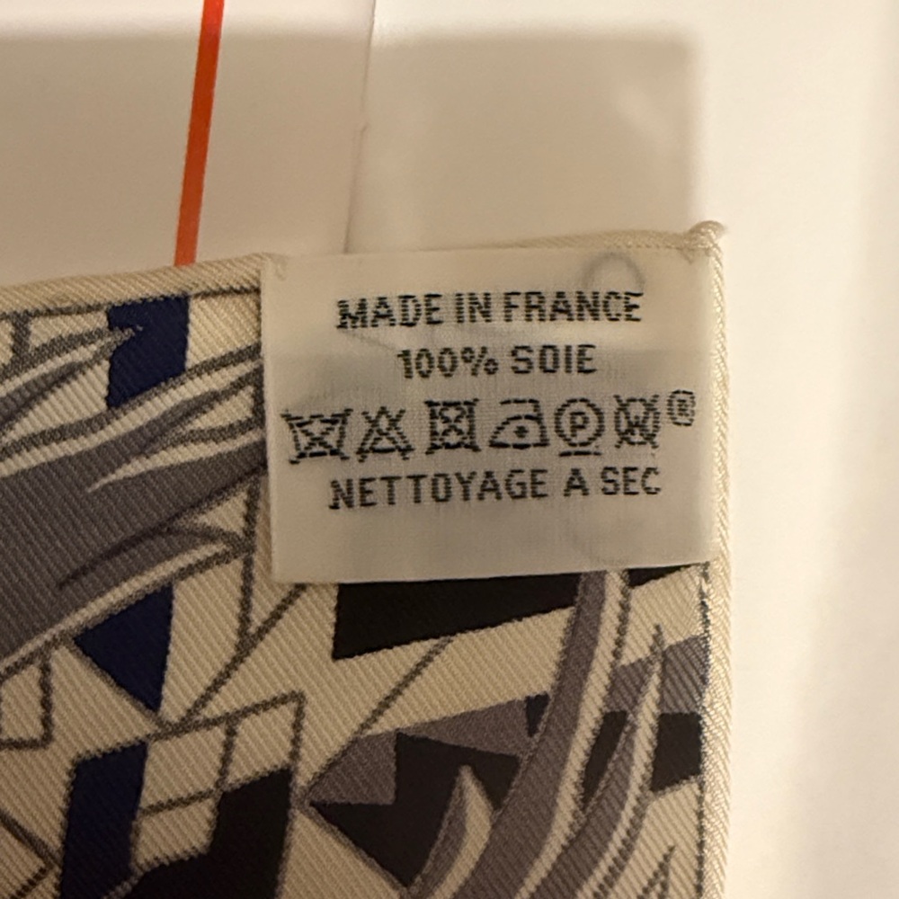 Brand new Hermes scarf. - Picture 5 of 6